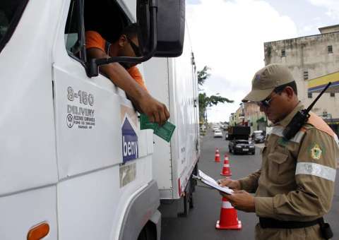 Prefeitura decide restringir circulação de veículos pesados em Manaus