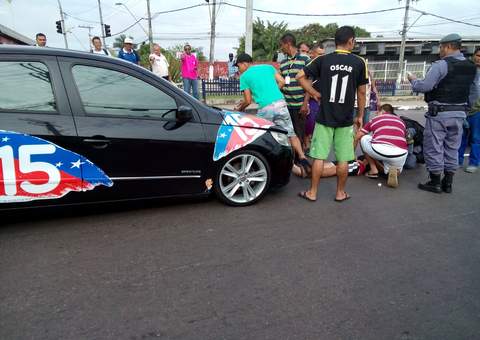 Carro de campanha atropela na Constantino Nery