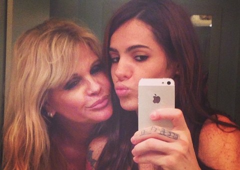 Empregada de Monique Evans se demite por conta de namoro lésbico