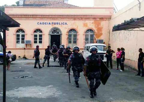 Pai que estupra filha de 15 anos é preso e mandado para penitenciária