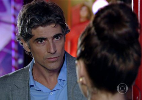 Clara revela ao marido que se apaixonou por Marina