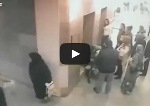 Mulher é flagrada defecando em corredor de hospital e vídeo bomba na web