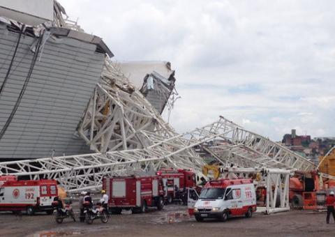 Guindaste desaba na Arena Corinthians e deixa 2 mortos 