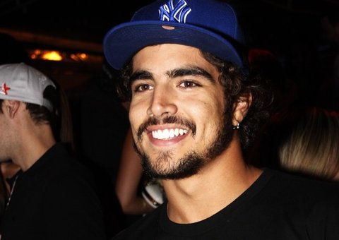 Caio Castro recebe proposta de R$ 1 milhão da Record