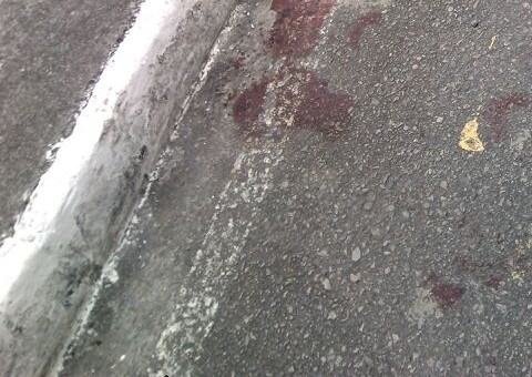 Jovem de 18 anos que conversava com amigo na calçada de casa é morto a tiros