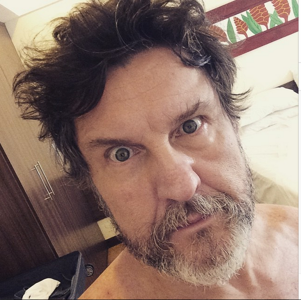 Em Manaus, Antonio Calloni brinca com internautas ao acordar