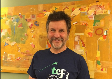 Antonio Calloni posa com tambaqui gigante em Manaus