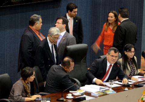 Vereadores de Manaus gastam R$ 1,8 milhão com cota extra em apenas  quatro meses