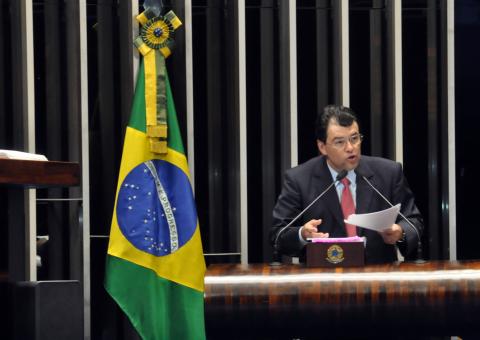 Plenário começa a discutir relatório de Braga 