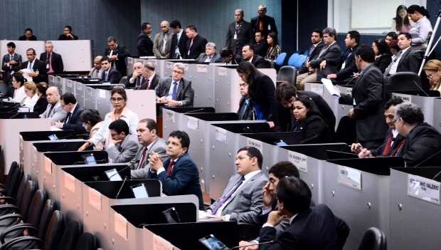 Novo pedido de vista adia diplomação de Magalhães como prefeito de Coari