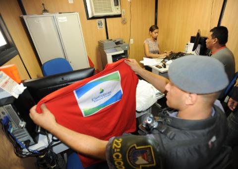 Homem que se passava por funcionário da Eletrobras  é preso tentando extorquir consumidora