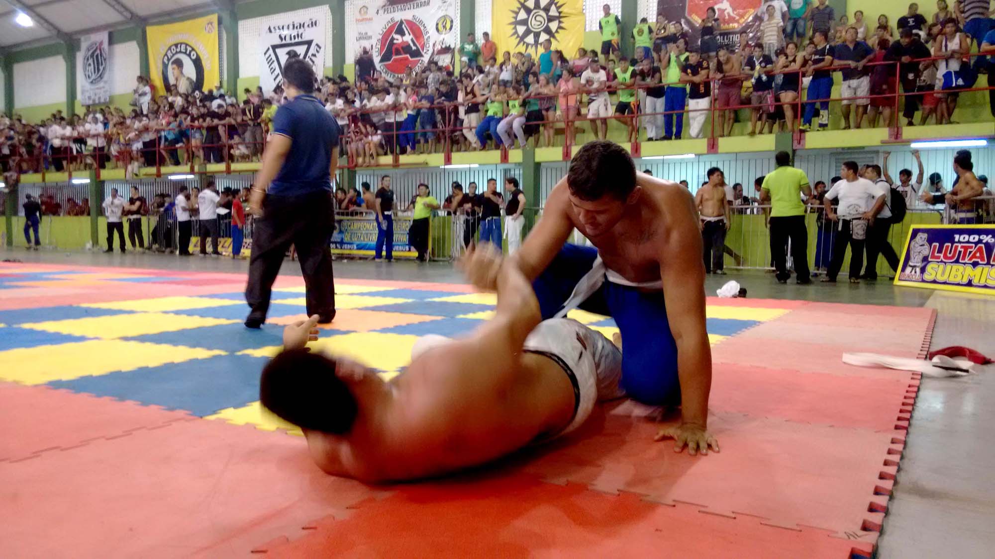 Campeonato de Luta Livre reuniu 4 mil pessoas no domingo