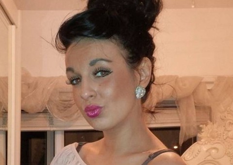  Jovem mãe morre após dormir comendo chocolate