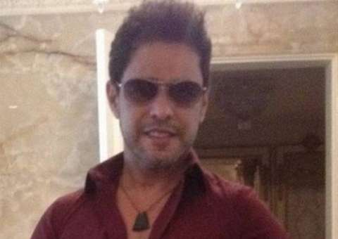 Zezé Di Camargo responde para fã e causa nas redes sociais