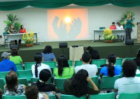 SEMED realiza curso de capacitação para professores de alunos sateré