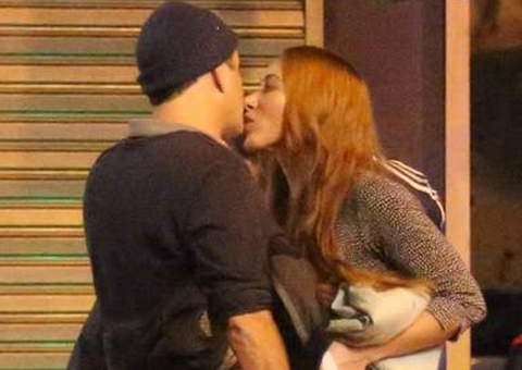 Sérgio Mallandro é flagrado aos beijos com ex-BBB Aline