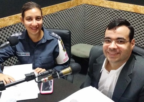 Policiais dão dicas de segurança em programa de rádio