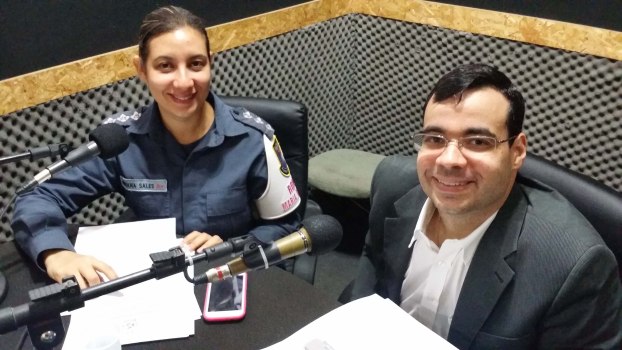 Policiais dão dicas de segurança em programa de rádio