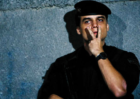 Veja como se trata um policial dormindo em serviço