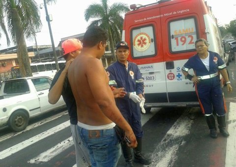 Gol capota no Japiim, veja fotos