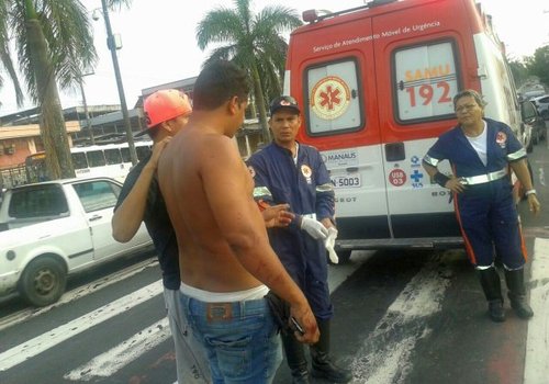 Gol capota no Japiim, veja fotos