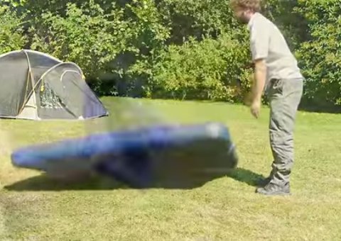 Você sabe como encher um colchão de ar sem precisar de bombinha ou assoprar?