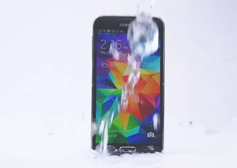 Samsung dá um chute na Apple ao desafiar para o "balde de gelo"