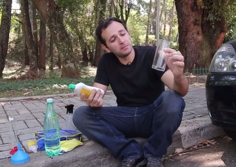 Veja como lavar o carro com 1 copo de água