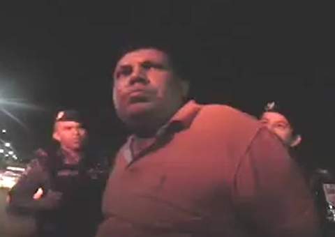 Vídeo mostra o momento em que cabo eleitoral oferece dinheiro para ser solto