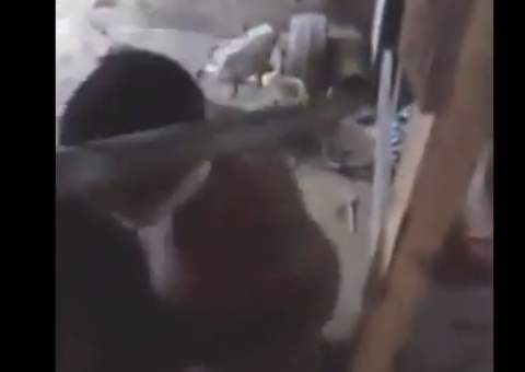 Traficantes do Comando Vermelho filmam e divulgam espancamento e morte de rival