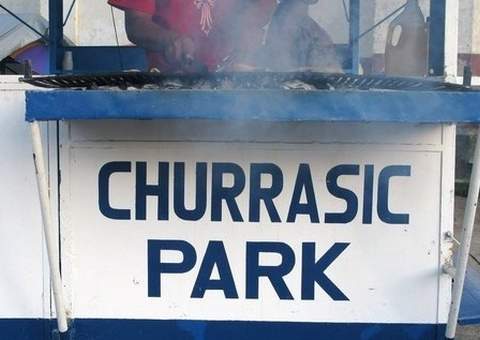 Conheça 15 estabelecimentos com nomes engraçados no Brasil e no mundo