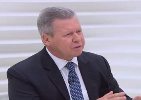 Artur ataca Dilma no Roda Viva