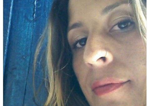 Arrasada com morte da filha, mãe ataca suspeito na web: "morra, desgraçado"