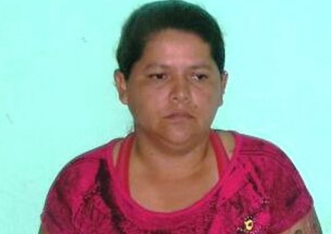 Policiais Civis de Barreirinha prendem mulher e apreendem adolescentes por tráfico de drogas