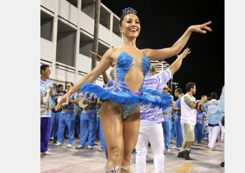 Sabrina Sato cai no samba e aparece de bailarina em ensaio da Vila Isabel 