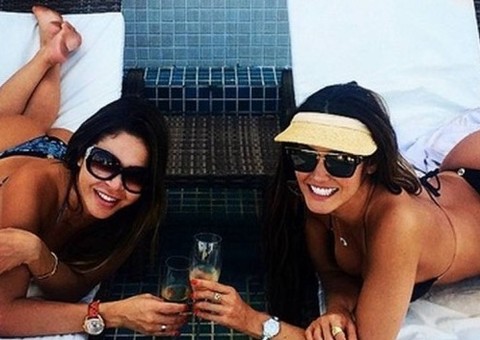 Carol Muniz se envolve em briga e mostra ferimentos na web 