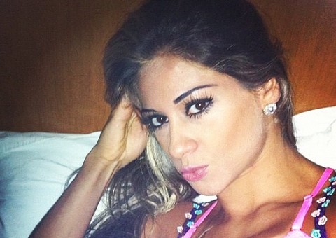 Mayra Cardi mostra corpão em foto na academia 