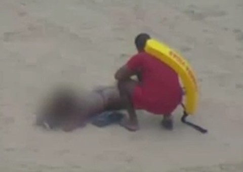 Guarda-vidas é flagrado passando a mão em banhista na Ponta Negra