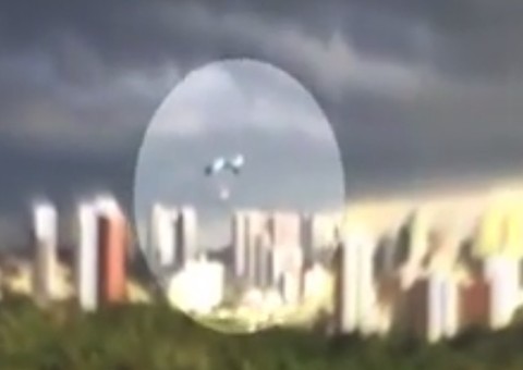 Vídeo mostra o momento em que paraquedista pousa em meio à selva no CIGS