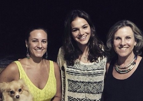 Bruna Marquezine conhece família de Marlon Teixeira: ”Além de linda, muito simpática”