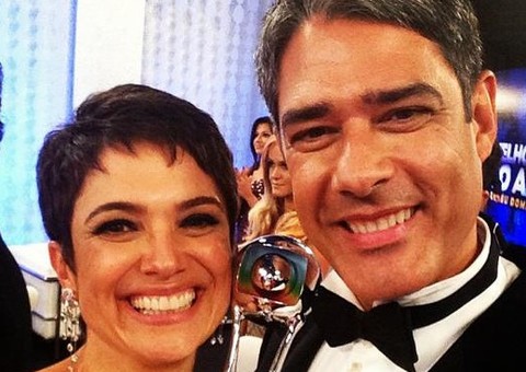  William Bonner tenta maquiar Sandra Annenberg 