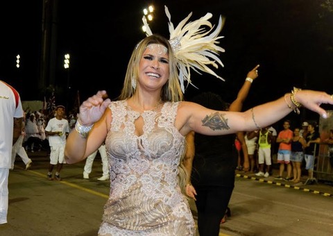 Ex- Malandrinha Elen Pinheiro mostra beleza e muito samba no pé em ensaio técnico