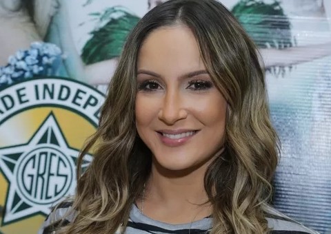 Claudia Leitte se viciou no quadradinho de Anitta 