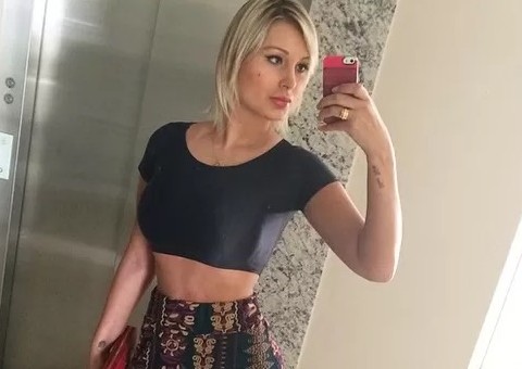 “Se fosse homem teria vergonha de andar comigo antes”, diz Urach 