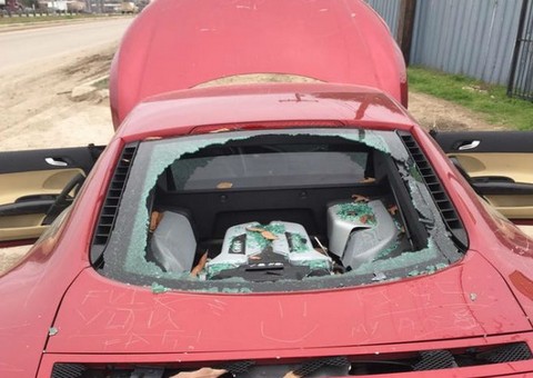 Mulher destrói Audi R8 após descobrir traição do marido 