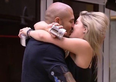 BBB15: Estratégia? Fernando promete pedir Aline em casamento se voltar do paredão 