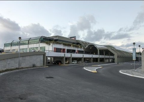 Monumento em forma de pênis causa polêmica 