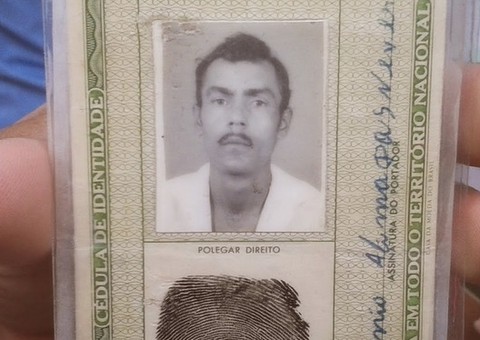 Leiteiro é morto a tiros no momento em que chegava em casa com o leite