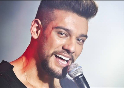 Lucas Lucco provoca fãs e mostra muito mais