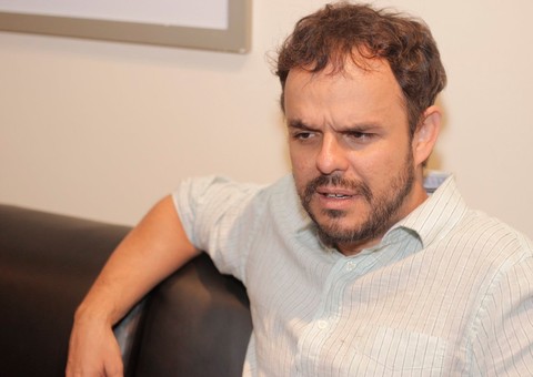 Após ser eliminado e saber da verdade, Adrilles abre o jogo e fala sobre traição de Fernando